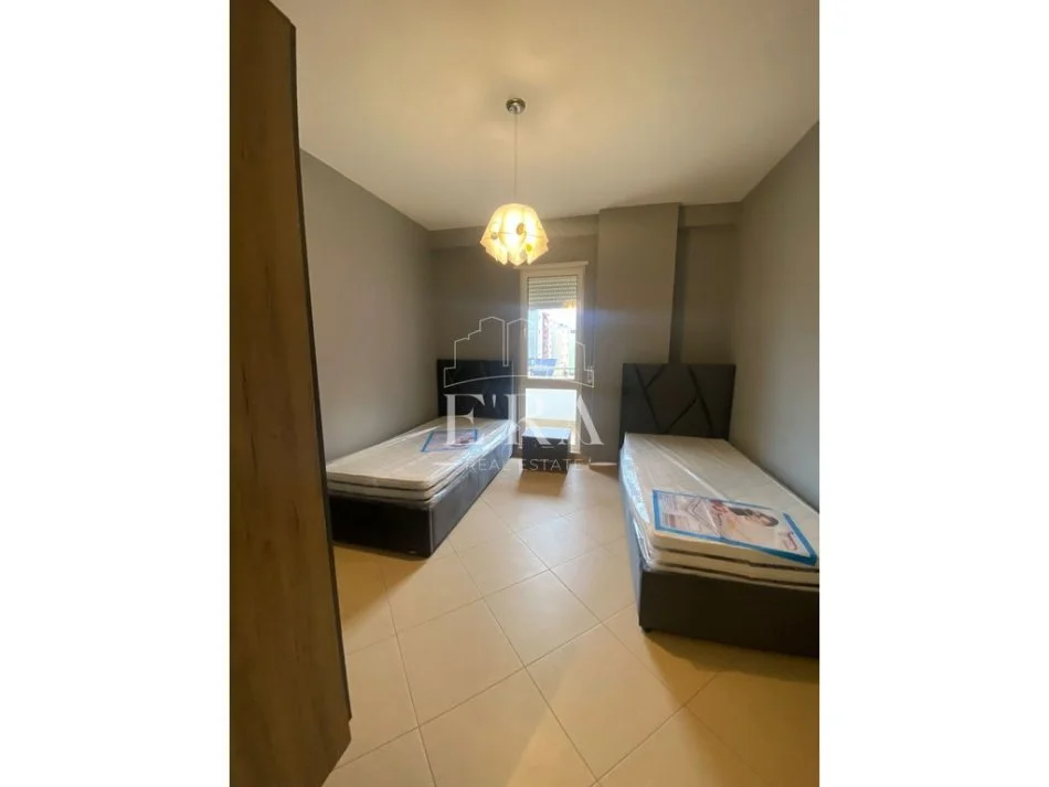 Durres, jepet me qera apartament 2+1 Kati 4, 100 m² 420 € (Ish Rajoni i policise)