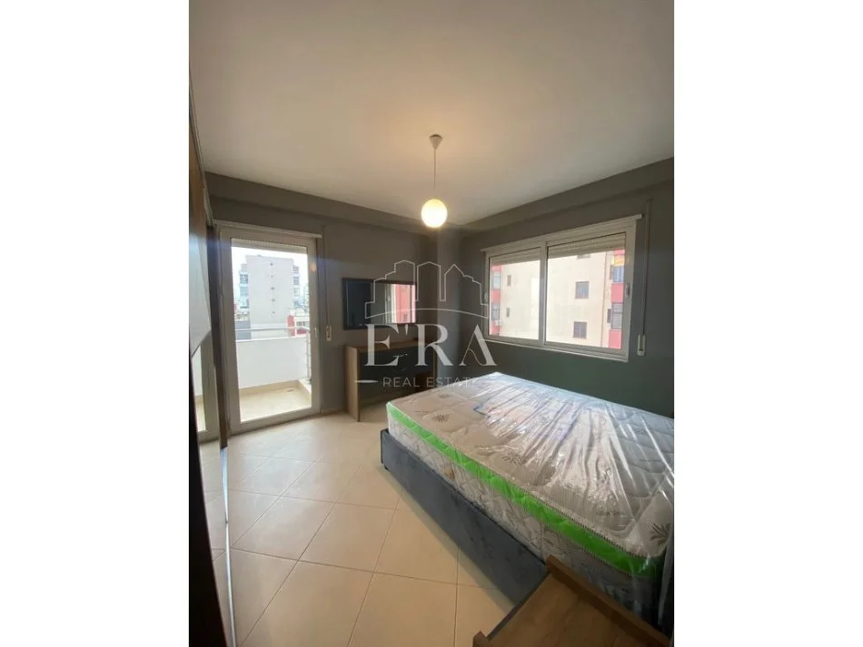 Durres, jepet me qera apartament 2+1 Kati 4, 100 m² 420 € (Ish Rajoni i policise)