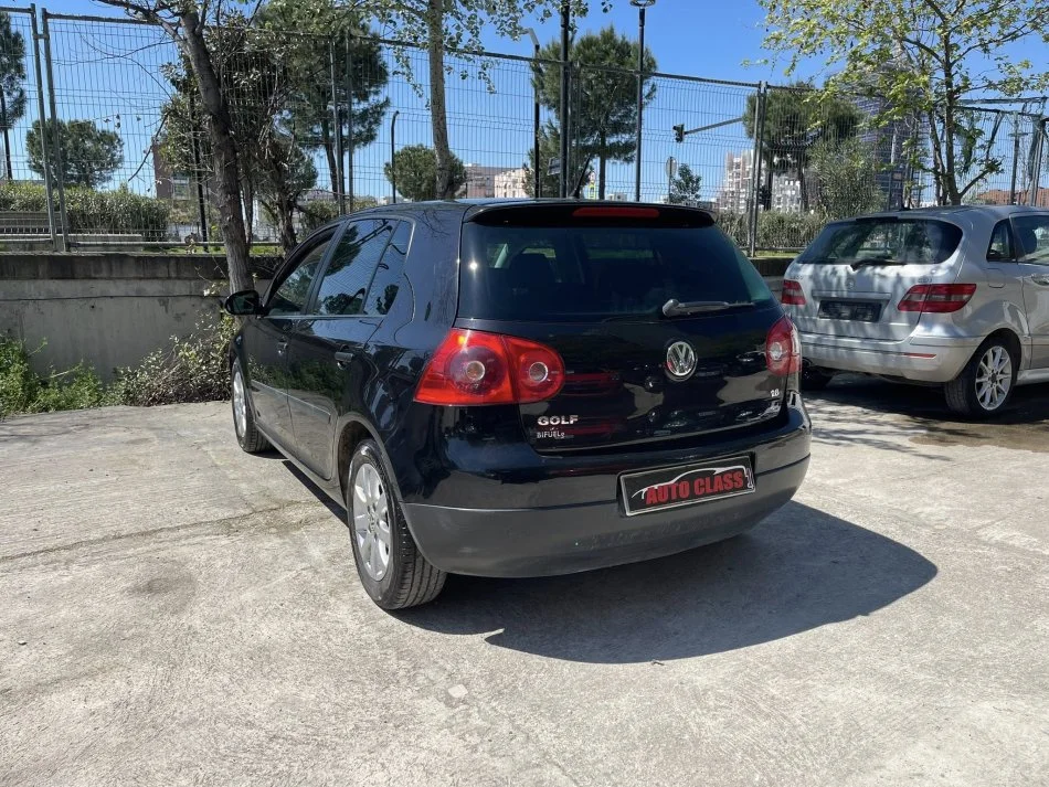 Tirane, shes makine VW GOLF 5 Benzin+Gaz, e zeze manuale Klima 199.000 km 3.900 €