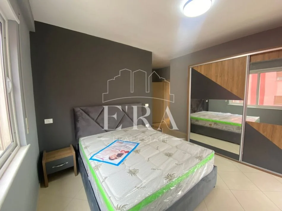 Durres, jepet me qera apartament 2+1 Kati 4, 100 m² 420 € (Ish Rajoni i policise)