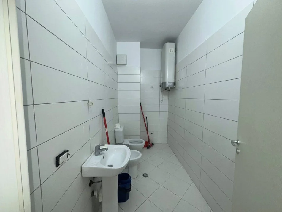 Shqiperi, jepet me qera apartament 2+1+Ballkon Kati 5, 399 € 