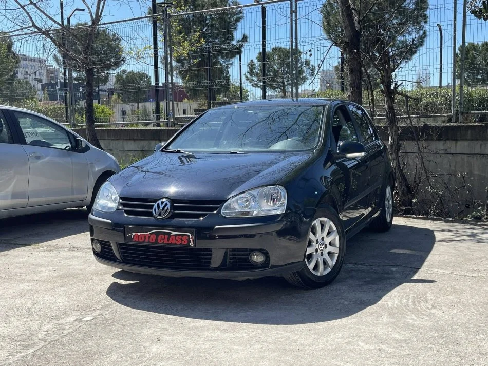 Tirane, shes makine VW GOLF 5 Benzin+Gaz, e zeze manuale Klima 199.000 km 3.900 €
