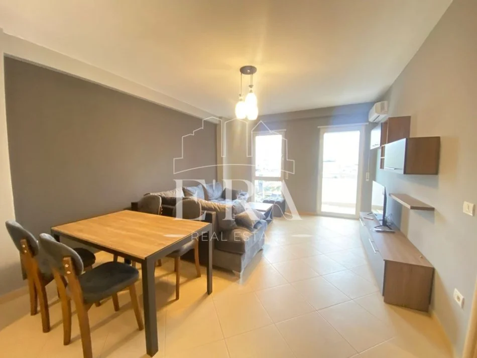 Durres, jepet me qera apartament 2+1 Kati 4, 100 m² 420 € (Ish Rajoni i policise)