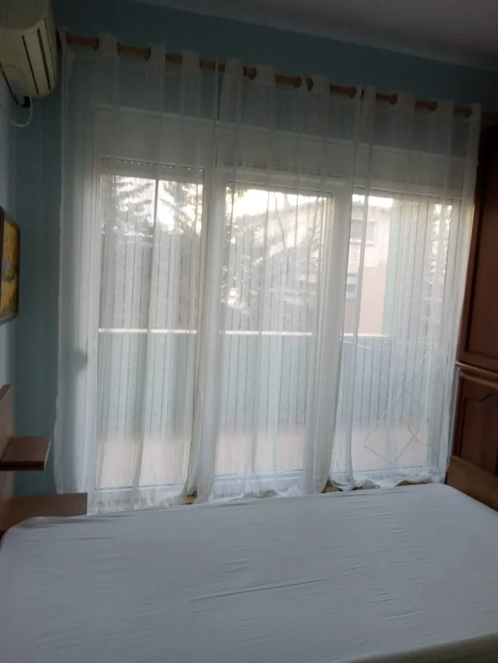 Tirane, jepet me qera shtepi 2+1+Ballkon Kati 2, 120 m² 600 € (rruga Nikolla Lena)