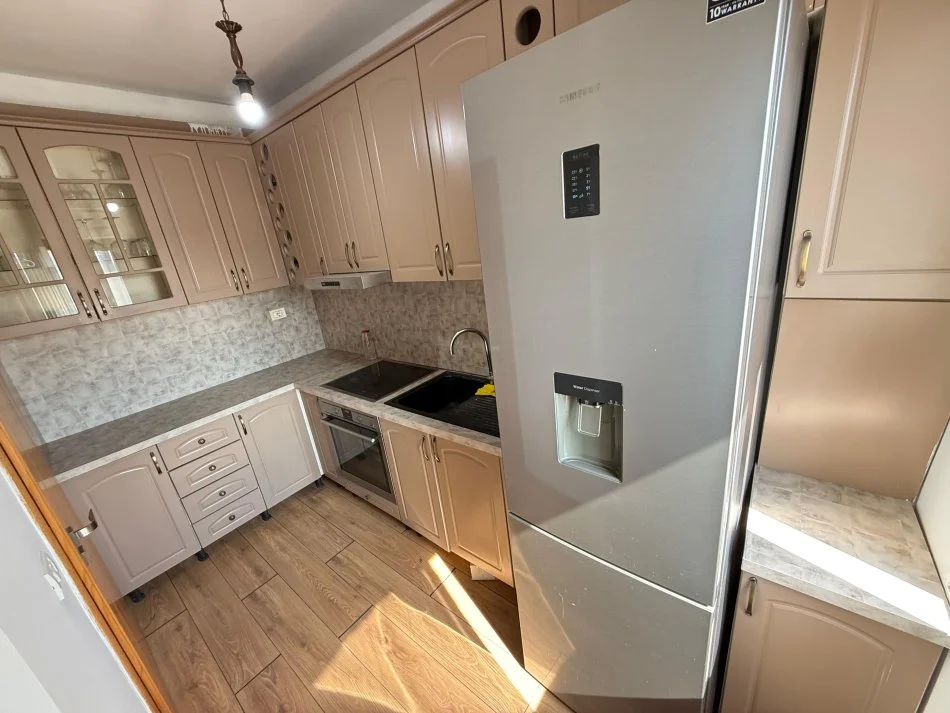 Tirane, jepet me qera apartament 2+1 Kati 7, 110 m² 600 € (Bulevardi bajram curri)