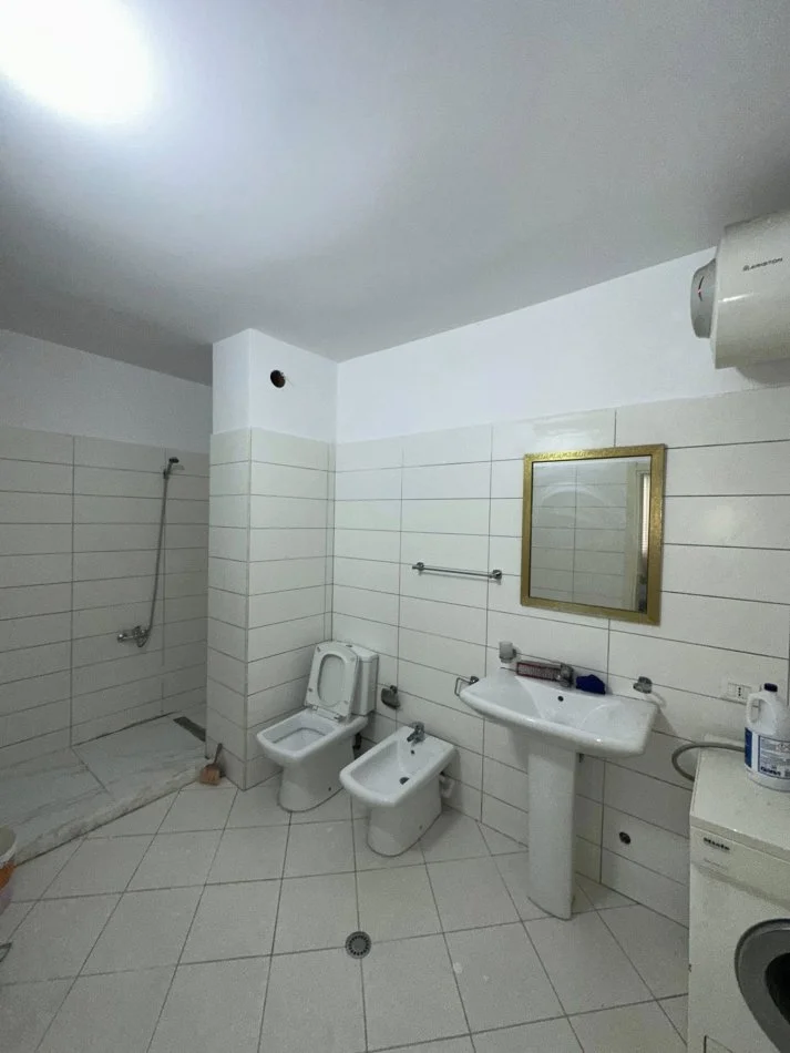 Shqiperi, jepet me qera apartament 2+1+Ballkon Kati 5, 399 € 