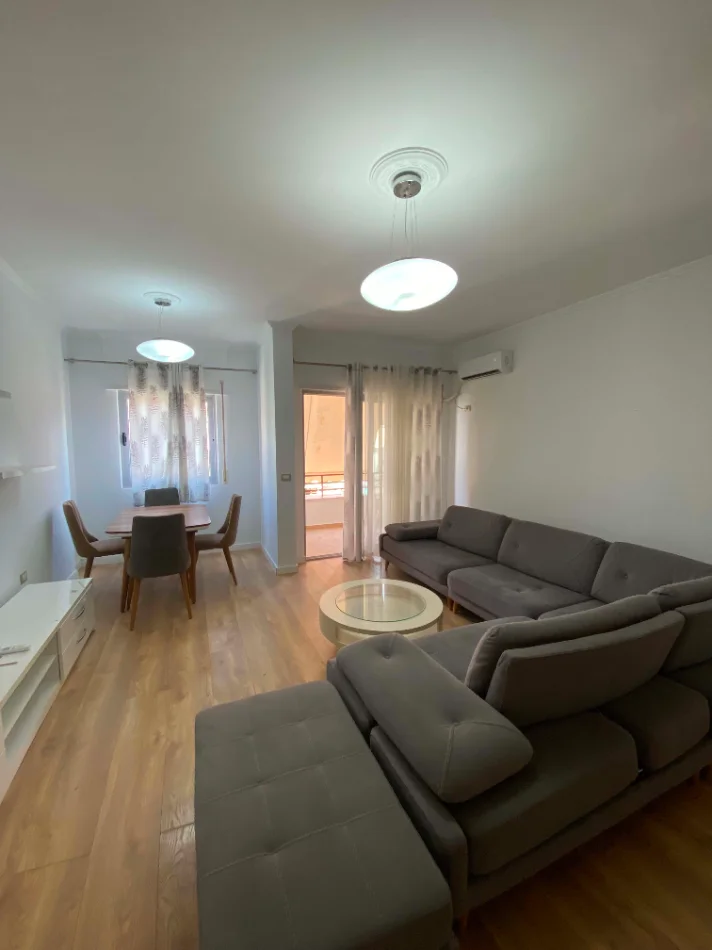 Tirane, Qera- Super apartament 2+1+2+2 Ballkon2 Kati 4, 120 m² 80.000 leke (Liqeni i Thate)