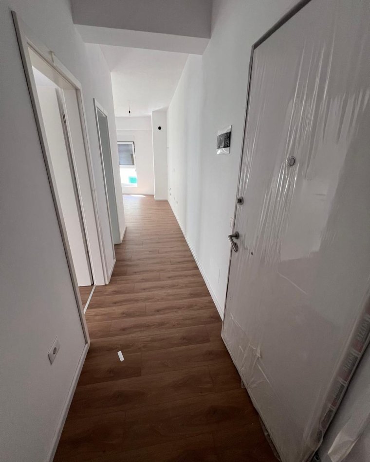 Tirane, shitet apartament 1+1 Kati 5, 65 m² 103.000 € (ali demi)