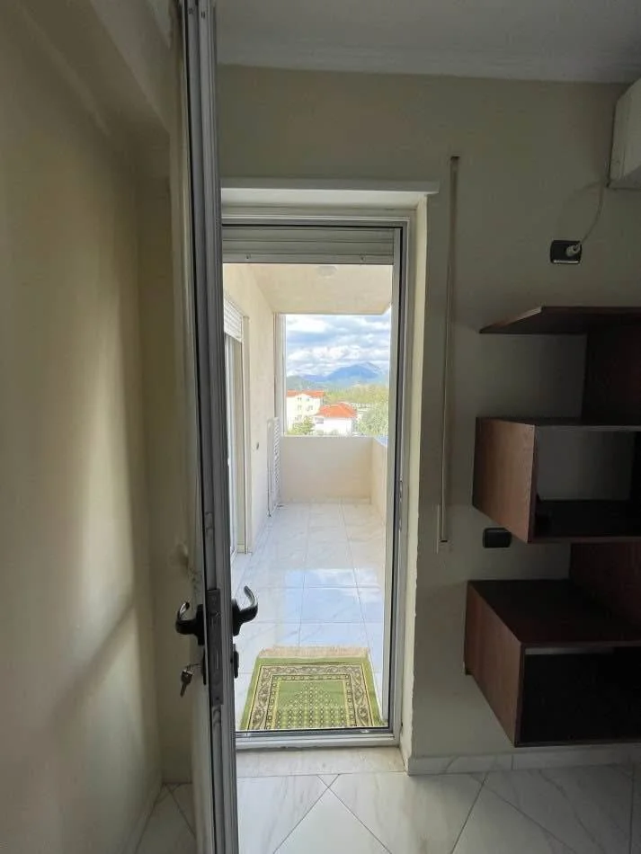 Tirane, jepet me qera apartament 2+1+Ballkon Kati 3, 97 m² 450 € (Shefqet Kuka Fresk)