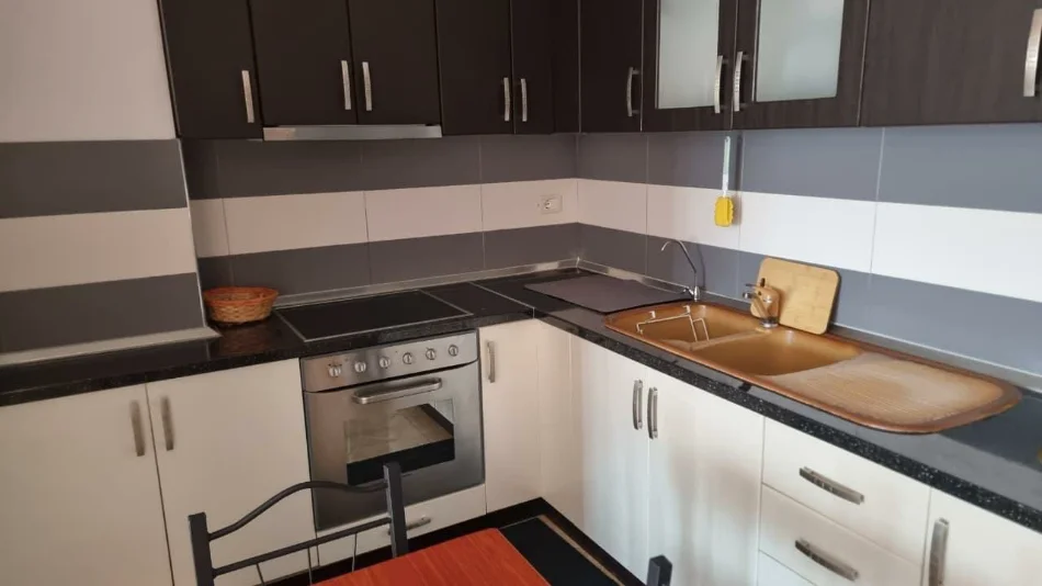 Tirane, jepet me qera apartament 2+1 Kati 7, 107 m² 400 € (Rruga 3 Deshmoret ne Yzberisht)