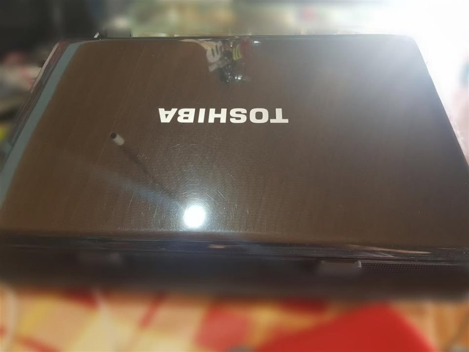 Lushnje, shes Laptop laptop toshiba, intel core i3 , 6 gb ram, 500 gb hdd. 90 mij lek te vjetra
