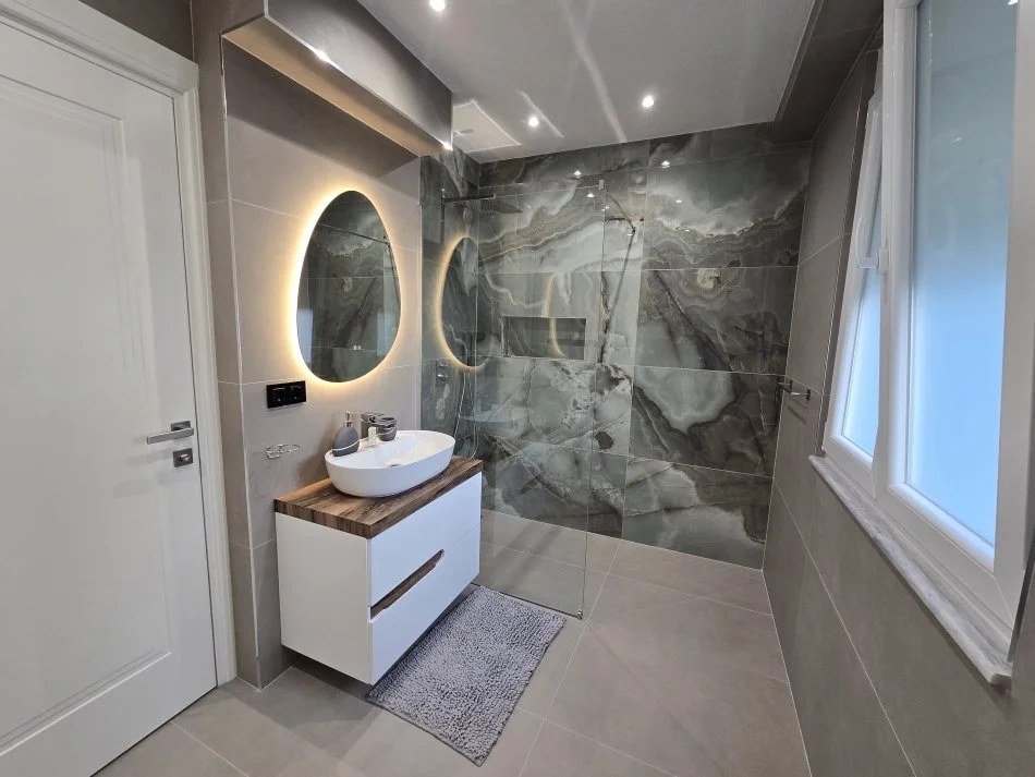 Tirane, jepet me qera apartament 2+1 Kati 4, 120 m² 1.500 € 