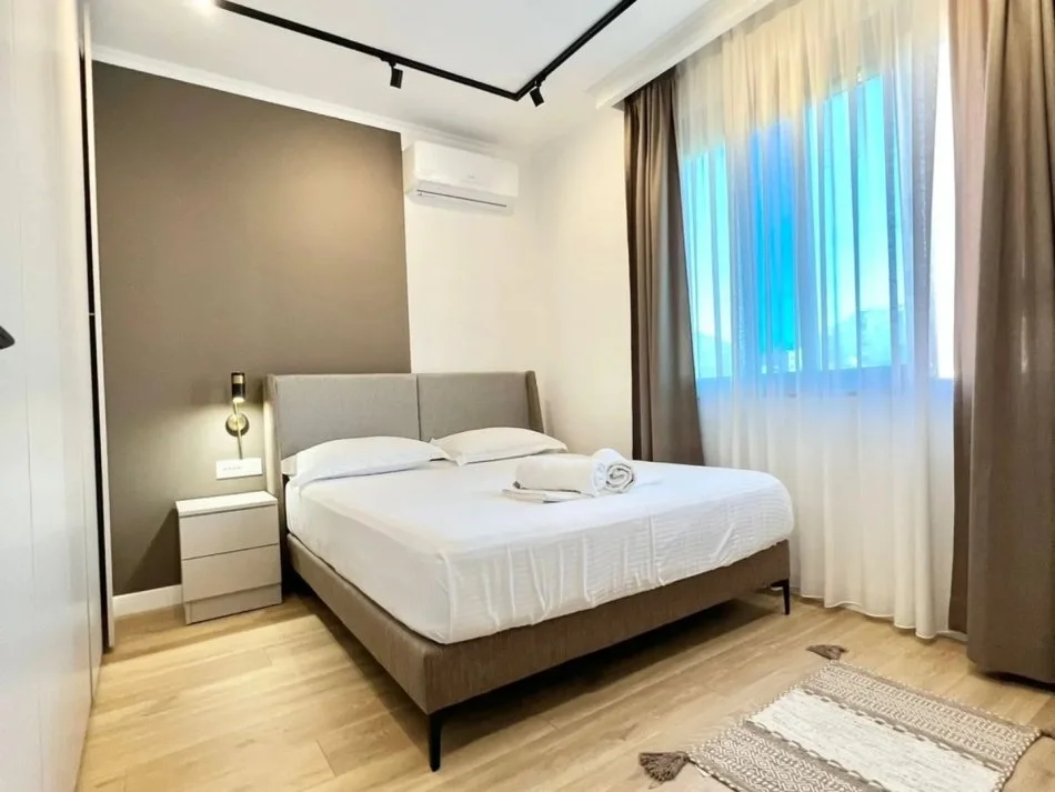 Tirane, shitet apartament 1+1 , 130 m² 350.000 € 