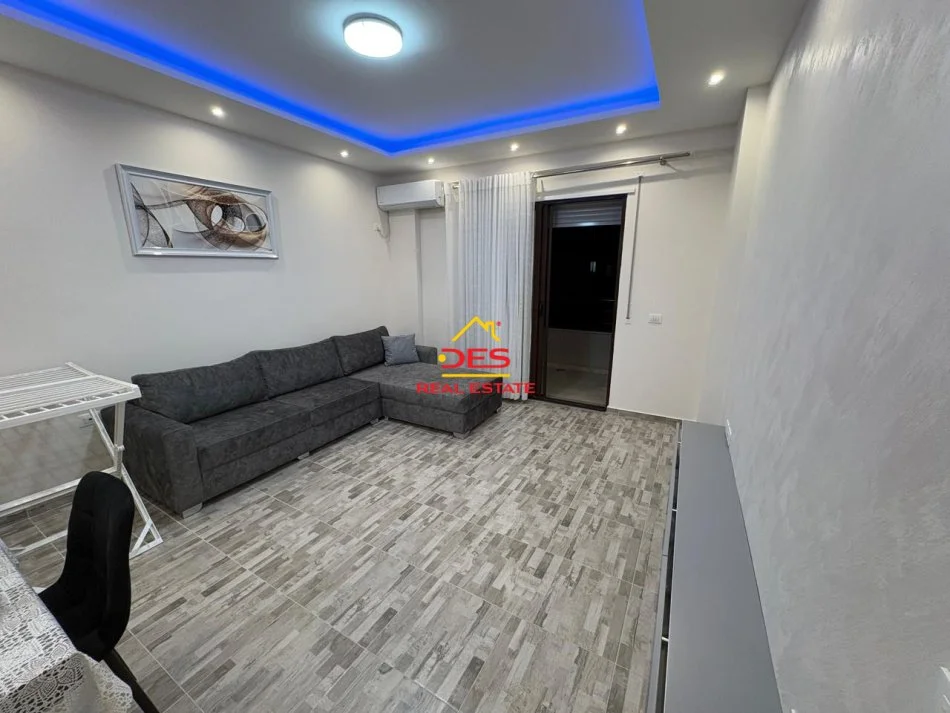 Shqiperi, jepet me qera apartament 2+1+Ballkon Kati 4, 110 m² 500 € (Rruga Çajupi)