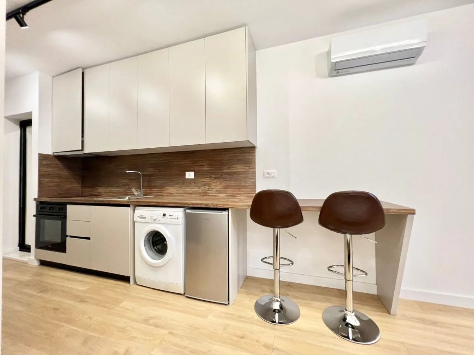 Tirane, shitet apartament 1+1 , 130 m² 350.000 € 