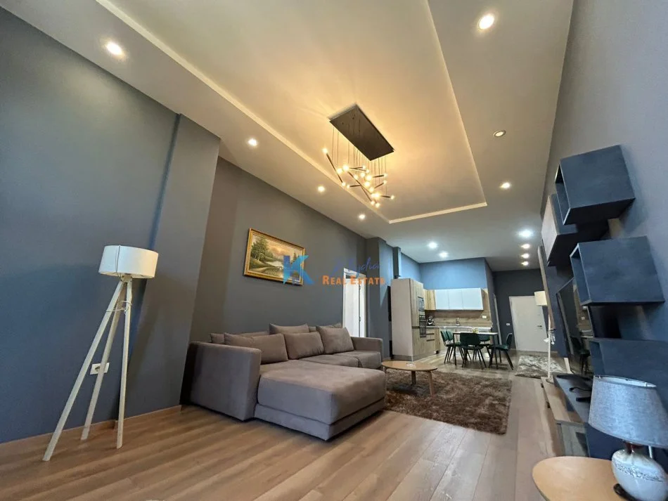 Tirane, jap me qera apartament 1+1+Ballkon Kati 1, 120 m² 650 € (Liqeni i Thate, rruga Peti)