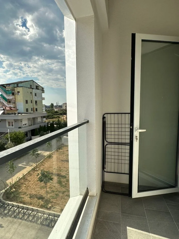 Tirane, jepet me qera apartament 1+1 Kati 3, 47 m² 600 € (BULEVARDI I RI)