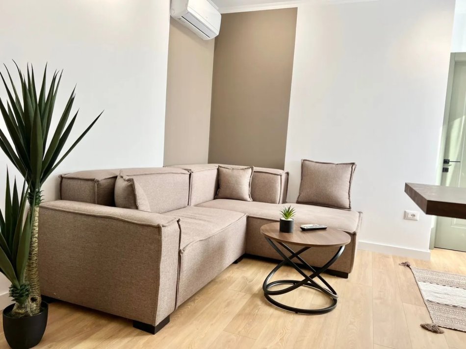 Tirane, shitet apartament 1+1 , 130 m² 350.000 € 