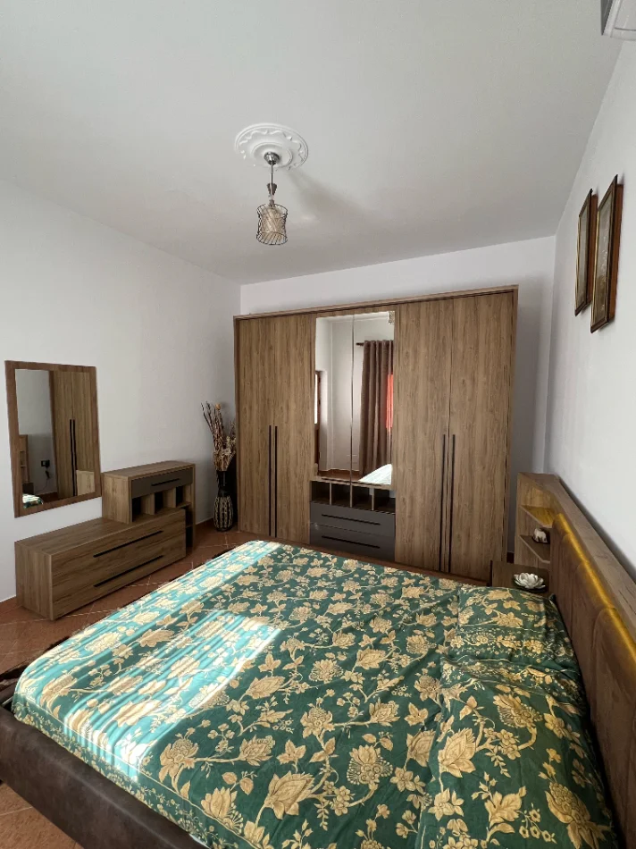 Tirane, jepet me qera apartament 2+1 Kati 2, 75 m² 500 € (Pal Hasi)