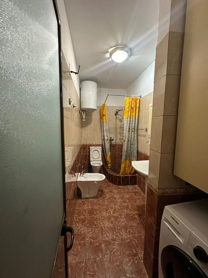 Tirane, jepet me qera apartament 2+1+Aneks+Ballkon Kati 5, 85 m² 550 € (Rruga Kavajes)