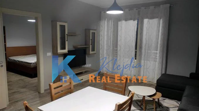 Tirane, jap me qera apartament 1+1+Ballkon Kati 6, 78 m² 550 € (Fusha e Aviacionit)