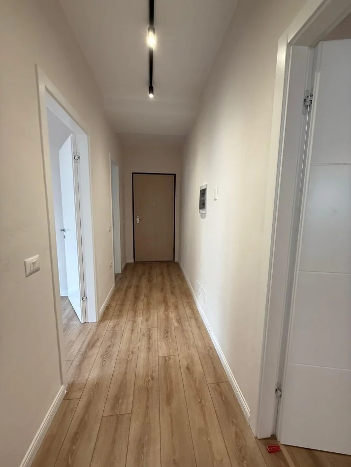 Tirane, shitet apartament 2+1+Ballkon Kati 4, 100 m² 135.000 € (RRUGA E THESARIT)