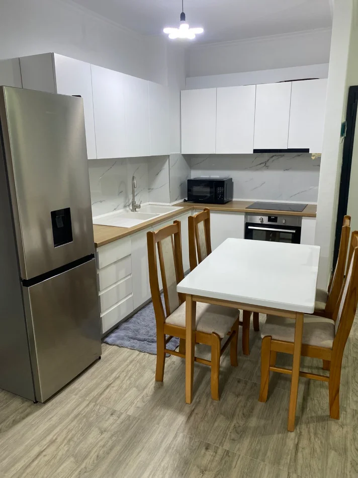 Tirane, jepet me qera apartament 1+1 Kati 5, 72 m² 500 € (Perball Spitalit Amerikan 3)