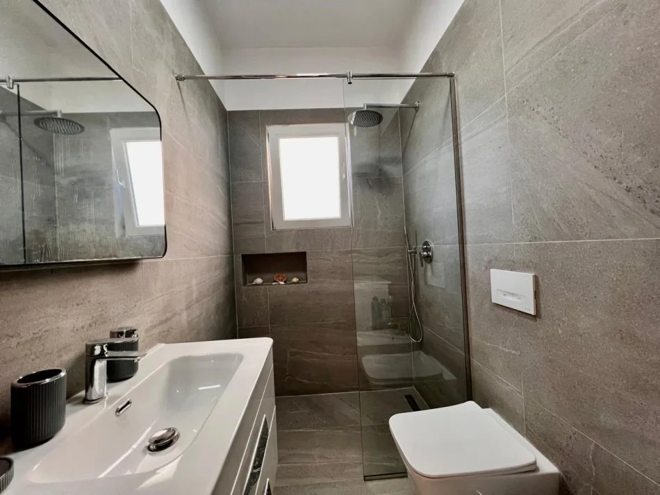 Tirane, jepet me qera Vile 2+1 , 140 m² 700 € (Sauk i vjeter)