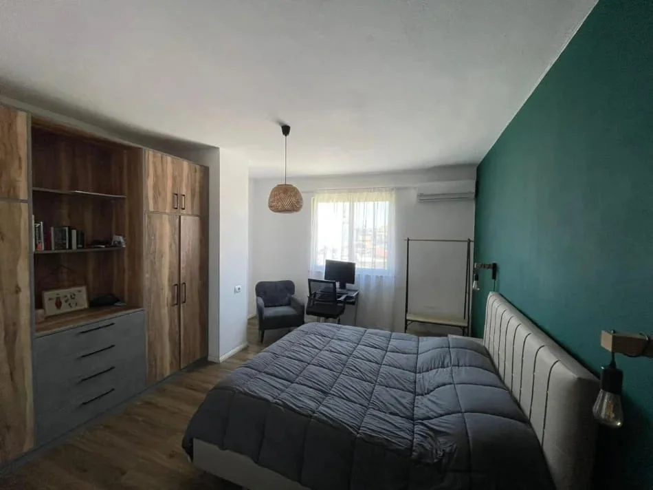 Tirane, jepet me qera 1+1 Kati 4, 65 m² 650 € 