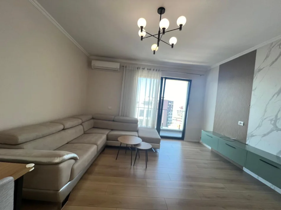 Tirane, jepet me qera apartament 2+1+Aneks+Ballkon Kati 4, 110 m² 700 € (rruga dibres)