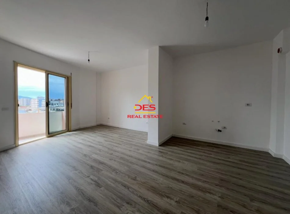 Vlore, shitet apartament 1+1+Ballkon Kati 6, 84 m² 103.000 € (Bulevardi Ismail Qemali)