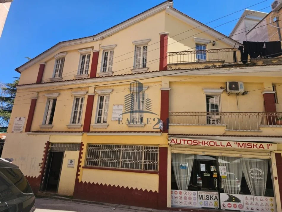 Tirane, jepet me qera Vile Kati 3, 300 m² 4.000 € (vasil shanto)