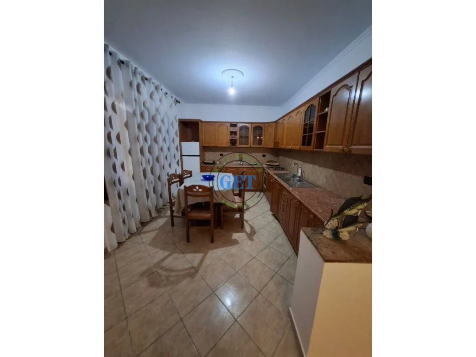 Durres, jepet me qera apartament 1+1+Ballkon Kati 2, 85 m² 350 € (Spitali,Durres)