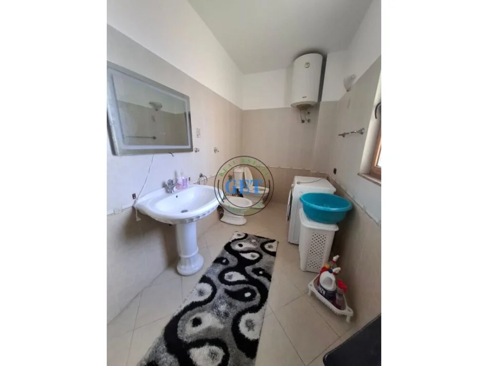Durres, jepet me qera apartament 1+1 Kati 2, 85 m² 350 € (Spitali, Durres)