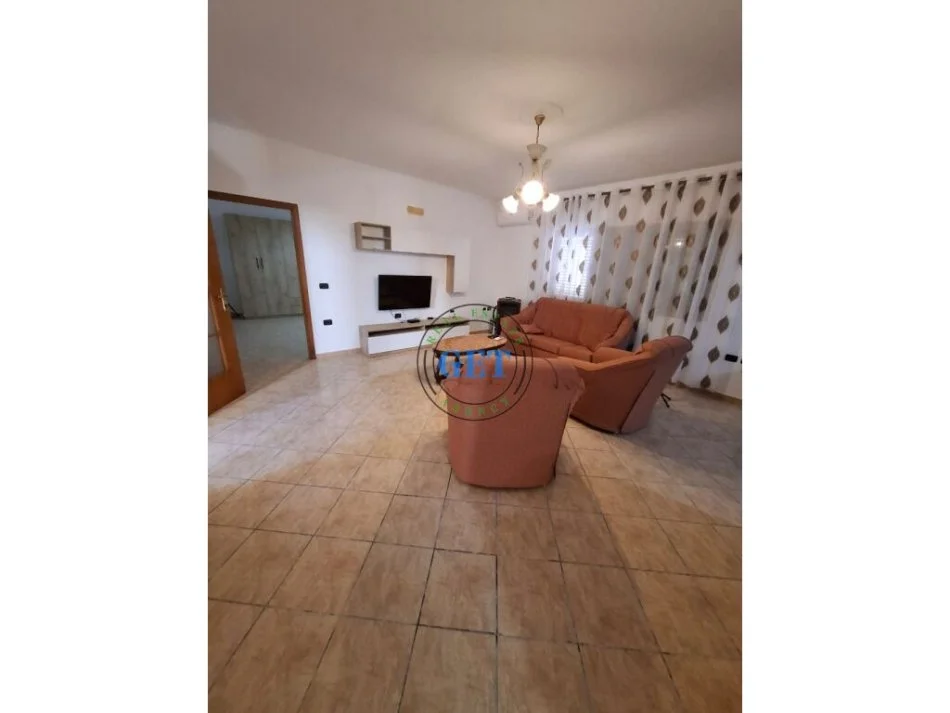 Durres, jepet me qera apartament 1+1+Ballkon Kati 2, 85 m² 350 € (Spitali,Durres)