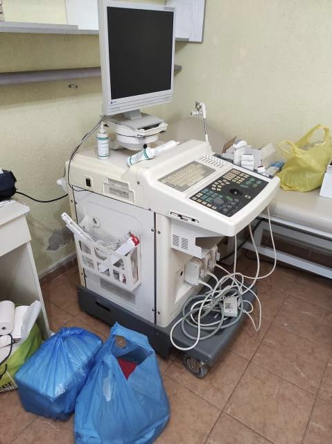 Durres, Shiten paisje per zyre kardiologjie. 1Eko, 3 EKG, tavoline zyre, rafti, krevat, dhe aksesoret e paisjeve 2.000 Euro