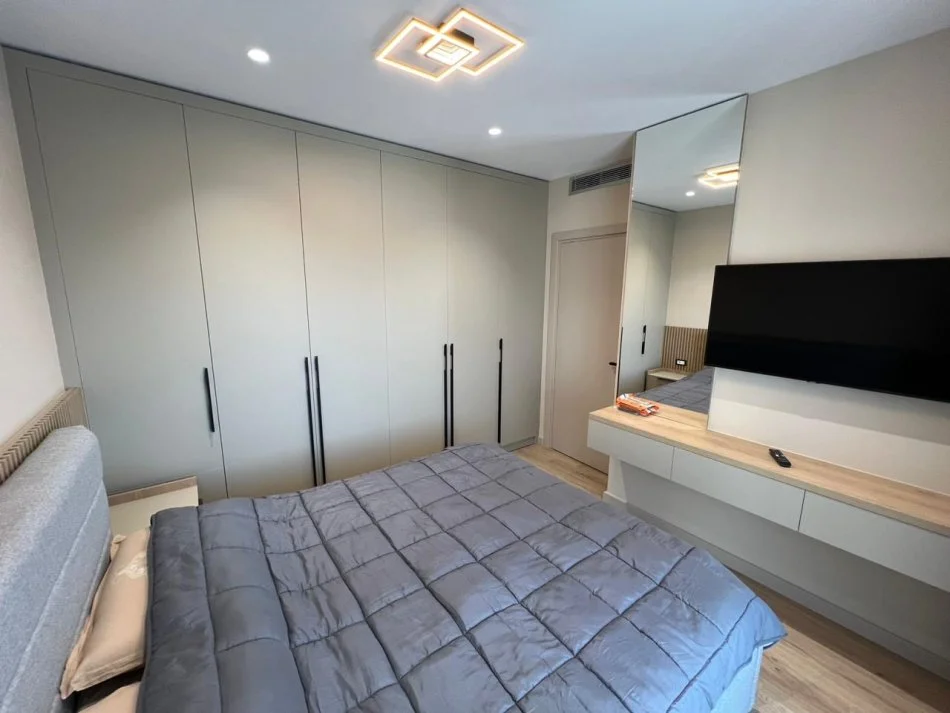 Tirane, jepet me qera apartament 1+1 Kati 5, 65 m² 600 € (Rruga Jordan Misja)