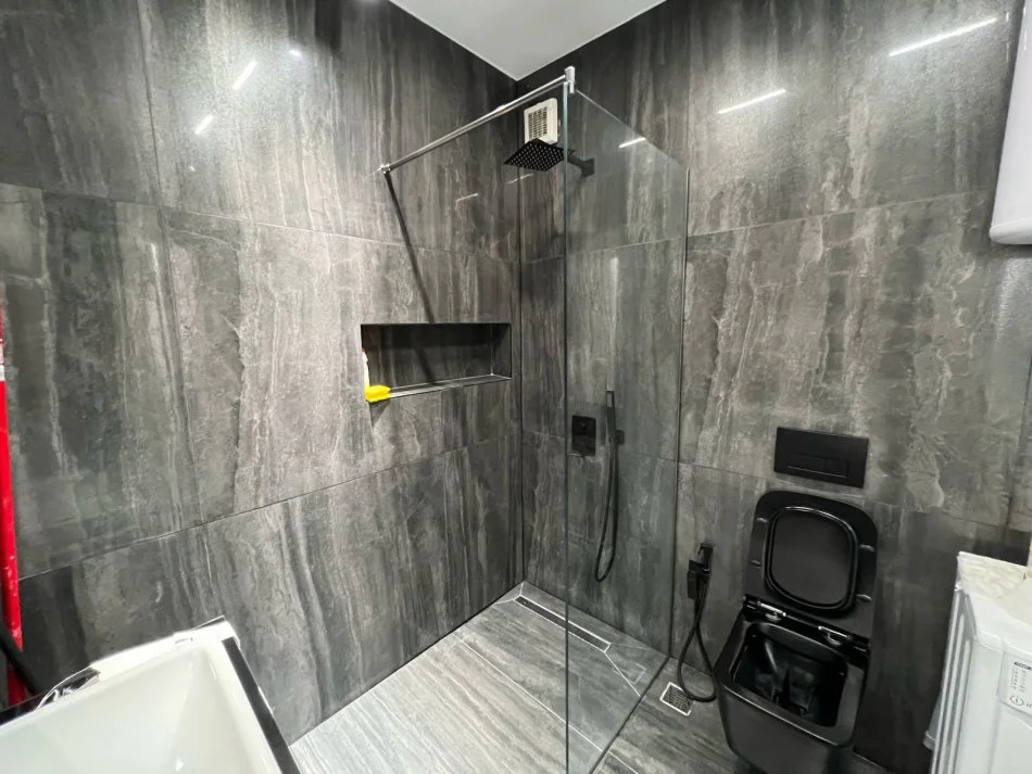 Tirane, jepet me qera apartament 1+1+Ballkon Kati 7, 80 m² 800 € 