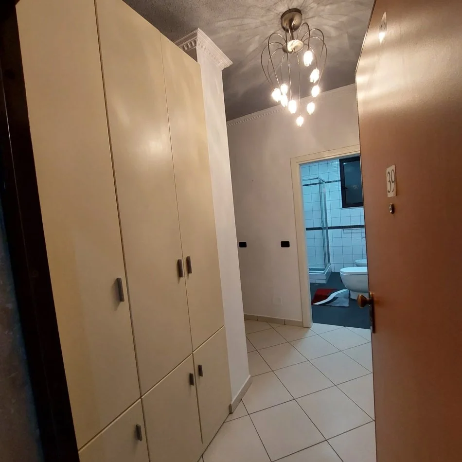 Tirane, jepet me qera apartament 2+1+Ballkon Kati 8, 90 m² 600 € (Kompleksi Panorama Don Bosko)