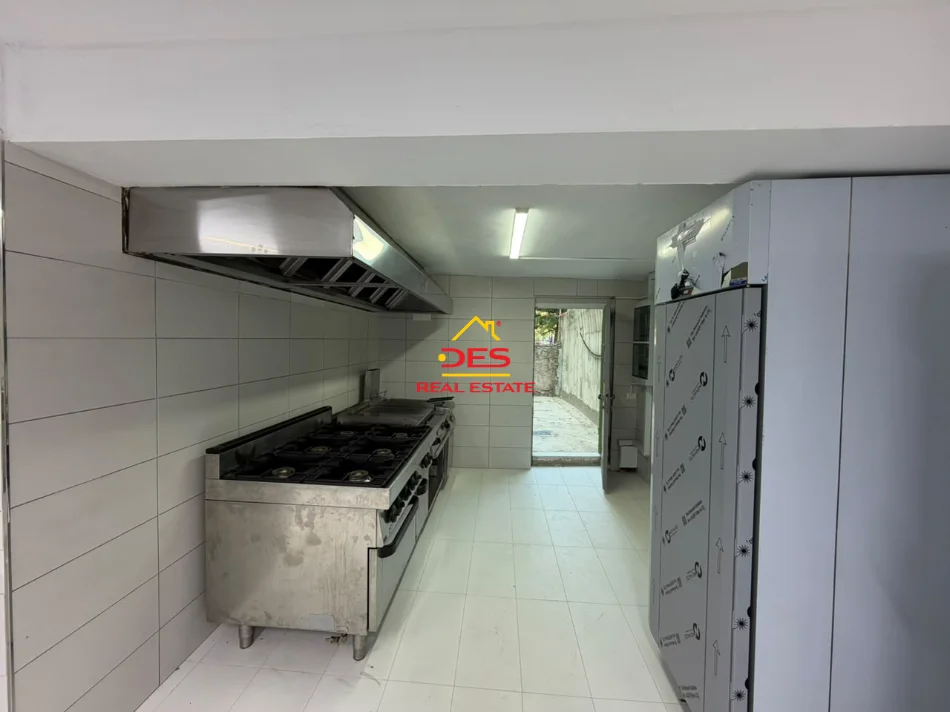Vlore, jepet me qera bar-resorant Kati 0, 2.000 € (Rruga Aleksandër Moisu)