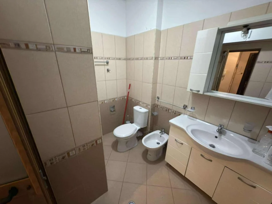 Tirane, jepet me qera apartament 2+1 Kati 7, 91 m² 450 € (UNAZA E RE)