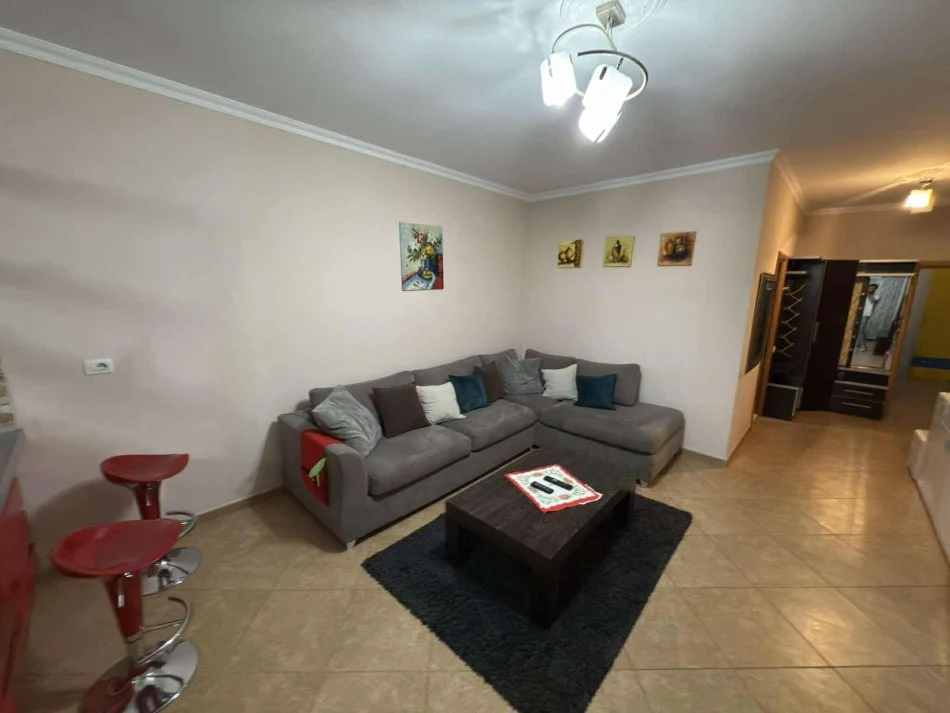 Tirane, jepet me qera apartament 2+1 Kati 7, 91 m² 450 € (UNAZA E RE)