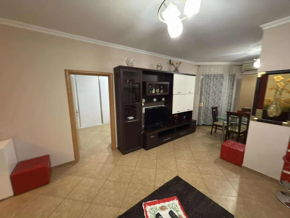 Tirane, jepet me qera apartament 2+1 Kati 7, 91 m² 450 € (UNAZA E RE)