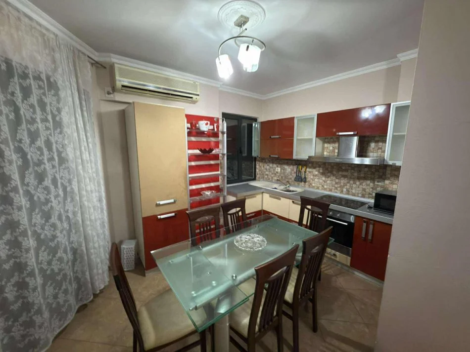 Tirane, jepet me qera apartament 2+1 Kati 7, 91 m² 450 € (UNAZA E RE)