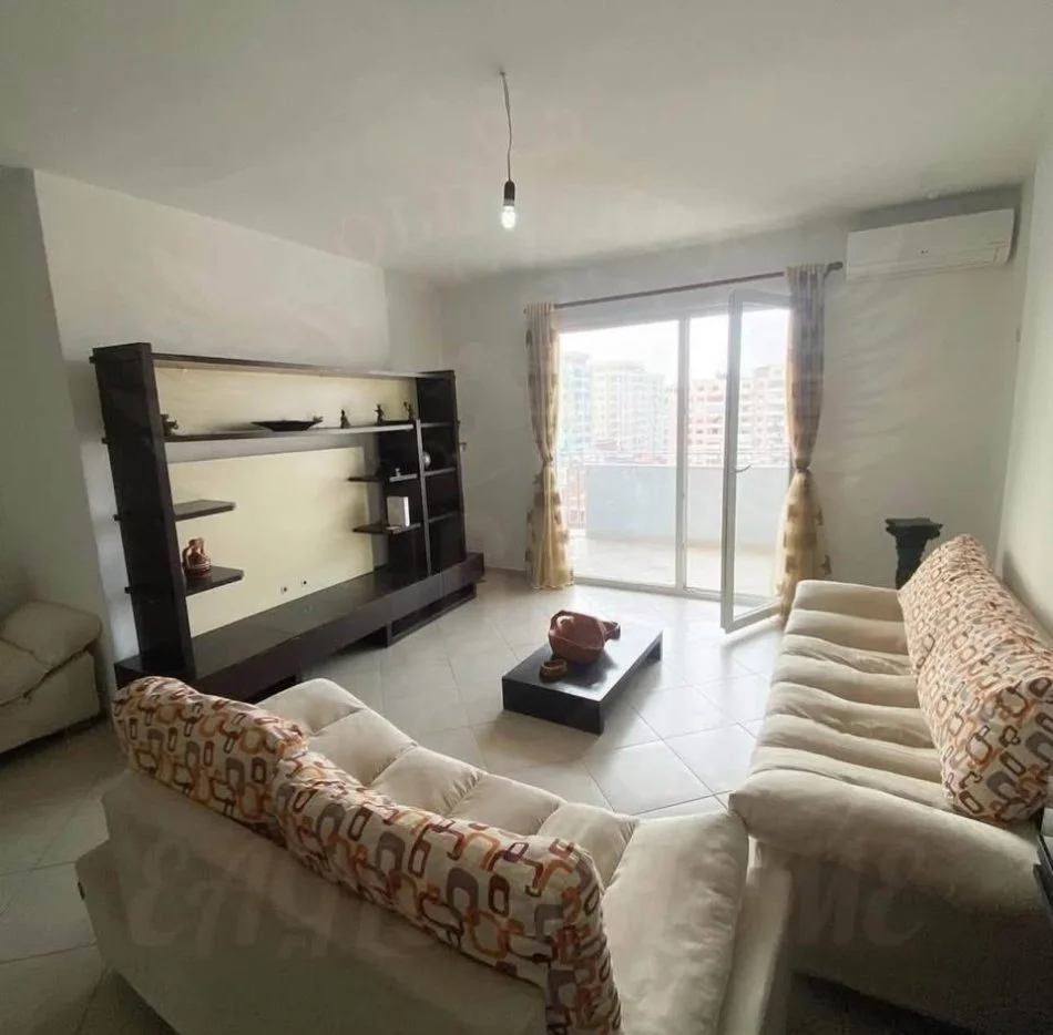 Durres, jepet me qera apartament 1+1+Ballkon Kati 7, 90 m² 299 € (Tek Vodafoni,Stacioni Trenit Durres)