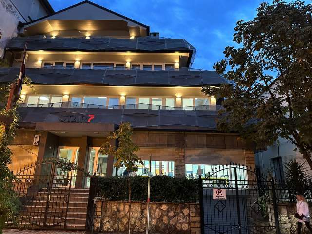 Tirane, jepet me qera lokal 1.300 m² 120.000 Leke (Sami Frasheri)