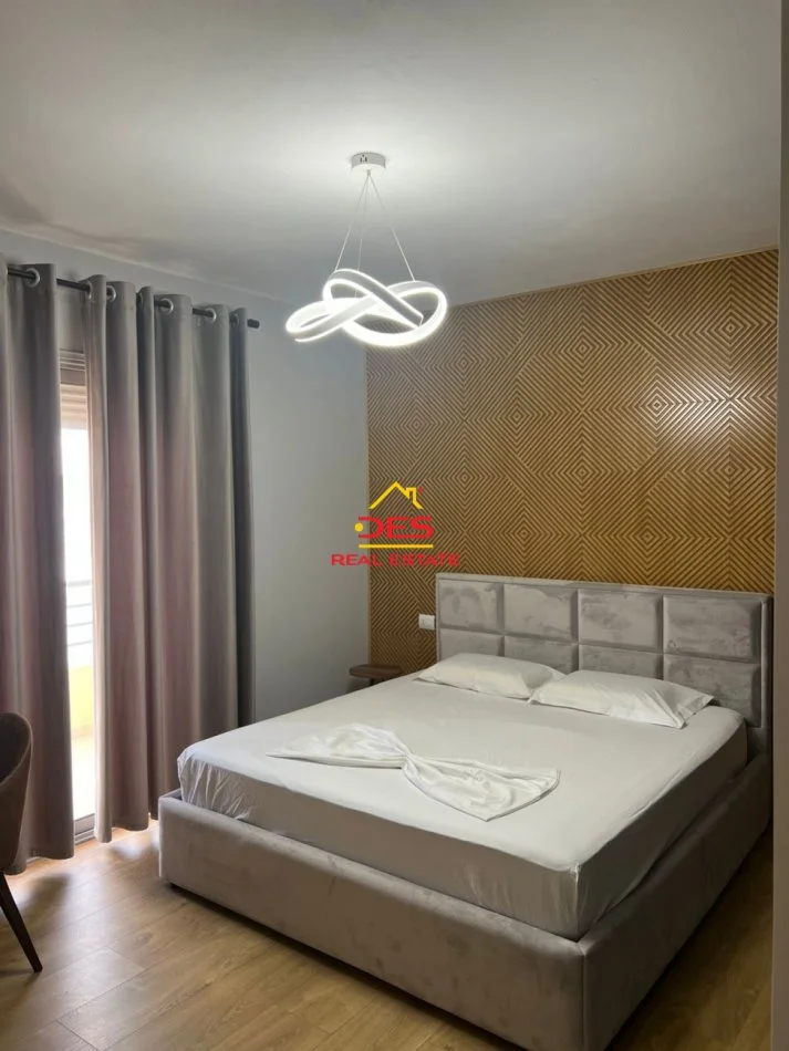 Vlore, jepet me qera apartament 2+1+Ballkon Kati 9, 109 m² 600 € (Rruga Fiqirete Musta)