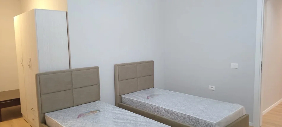 Tirane, jepet me qera apartament 2+1 Kati 7, 100 m² 600 € (Rruga Dritan Hoxha tek Banka Intesa San Paolo)