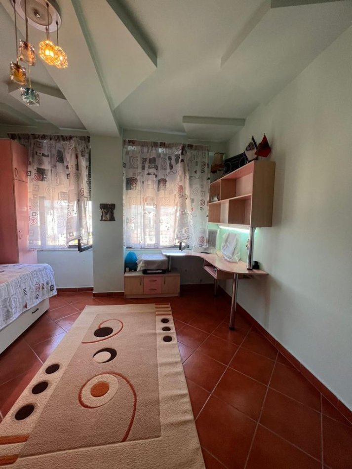 Tirane, jepet me qera apartament 2+1+Ballkon Kati 10, 120 m² 700 € (21 Dhjetori)