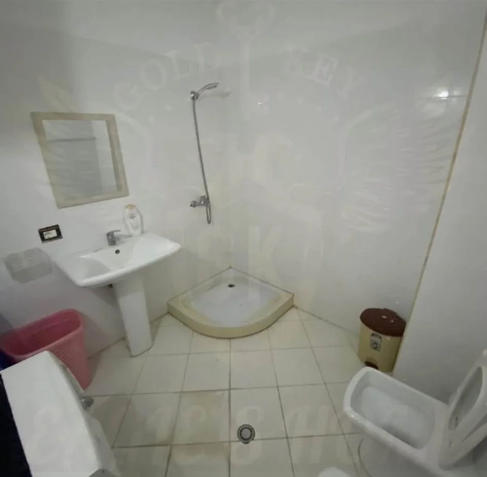 Durres, jepet me qera apartament 1+1+Ballkon Kati 7, 90 m² 299 € (Tek Vodafoni,Stacioni Trenit Durres)